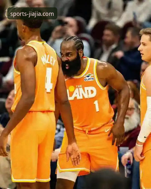 骑士对魔术激战最新动态：米切尔42分引领逆转，移动观赛体验再升级